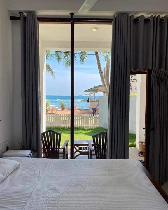 Turtle Beach House Batigama Exterior photo
