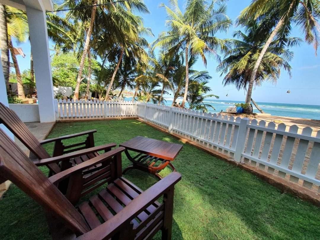 Turtle Beach House Batigama Exterior photo