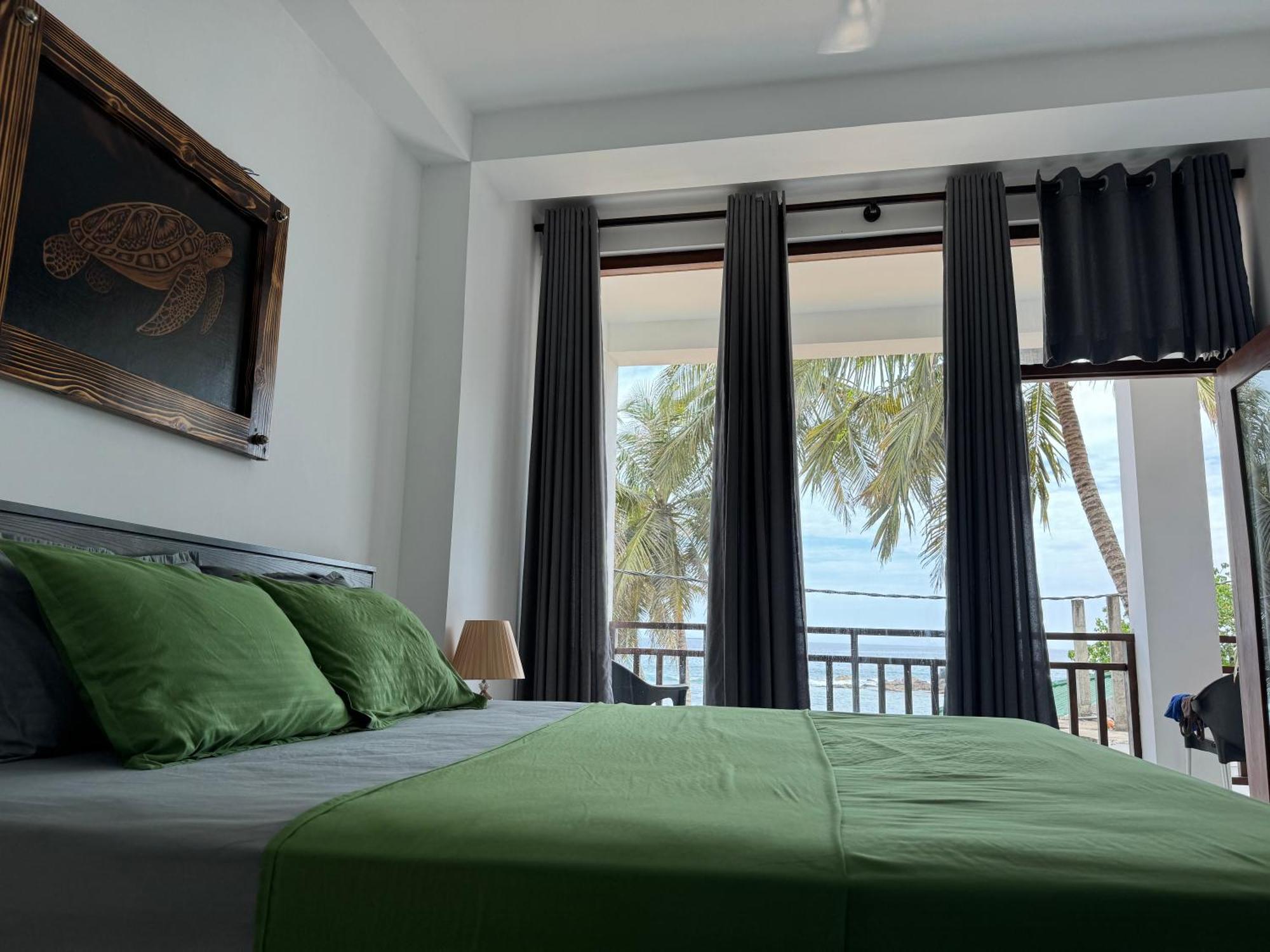 Turtle Beach House Batigama Exterior photo