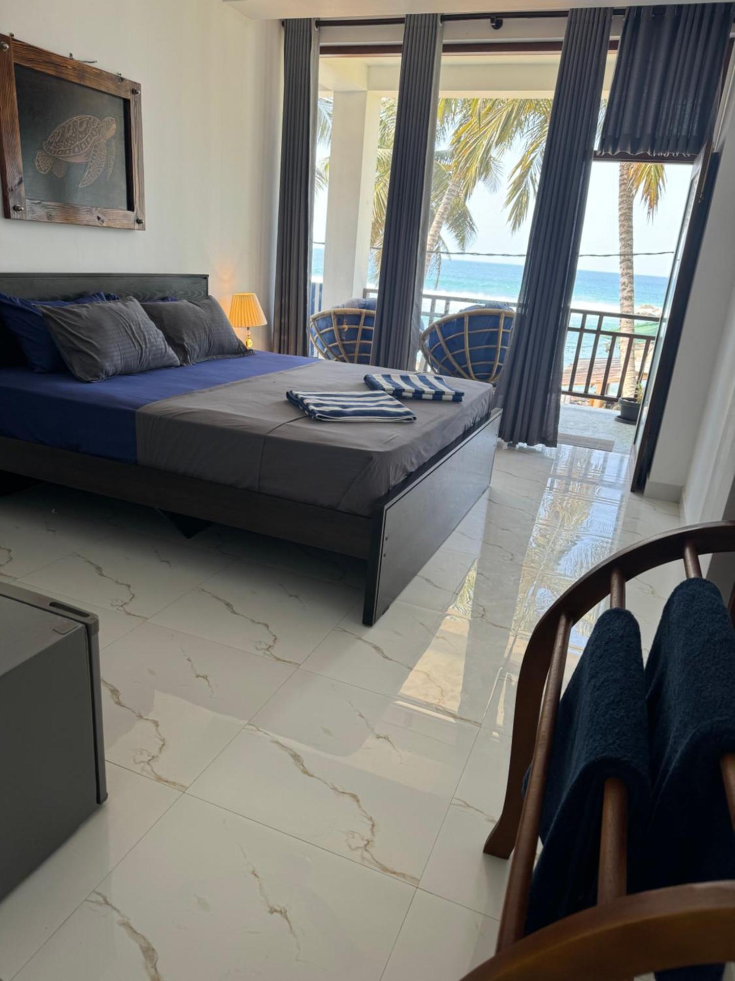 Turtle Beach House Batigama Exterior photo